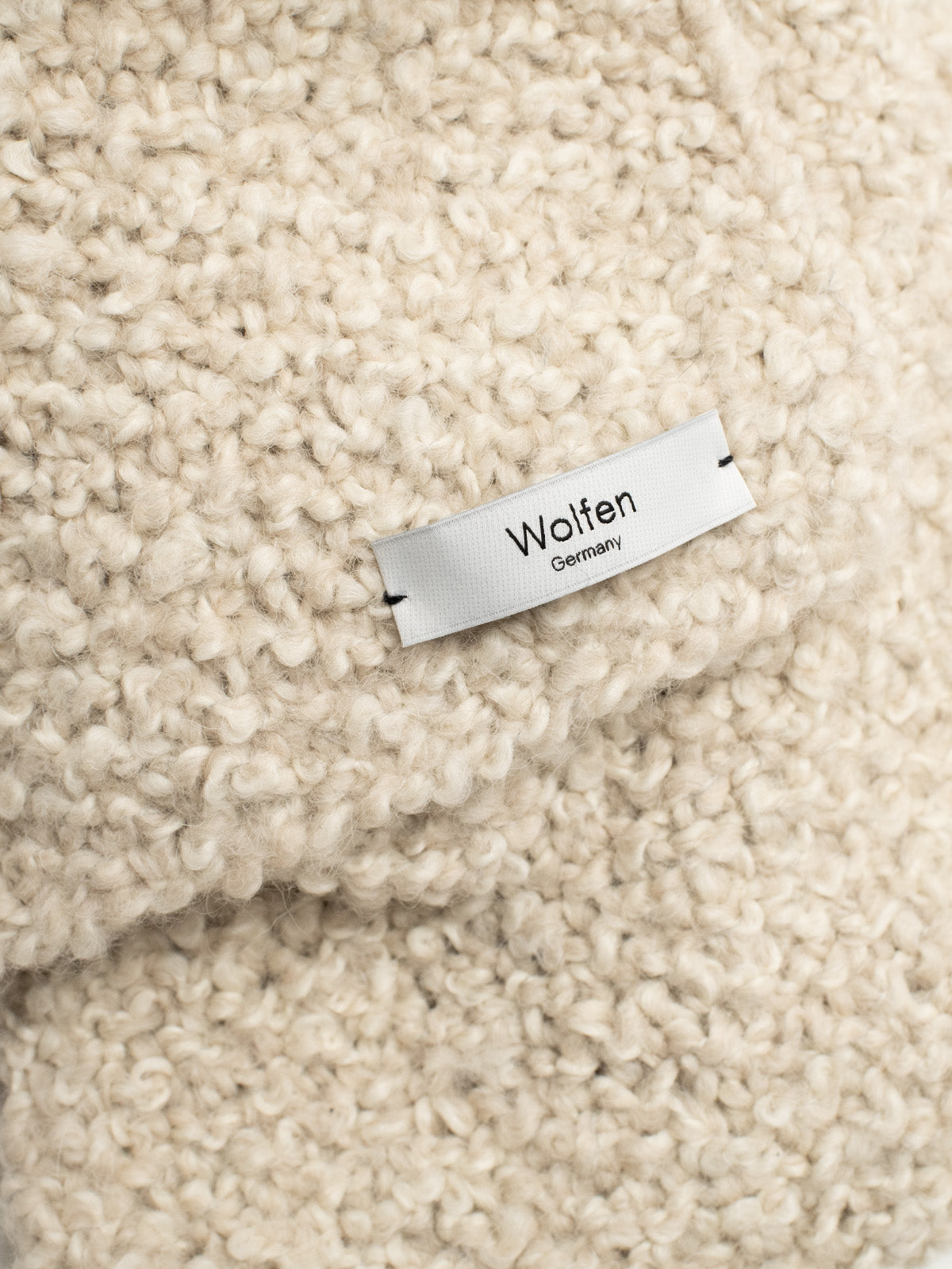 
            EBBA / HAND KNIT / ECRU